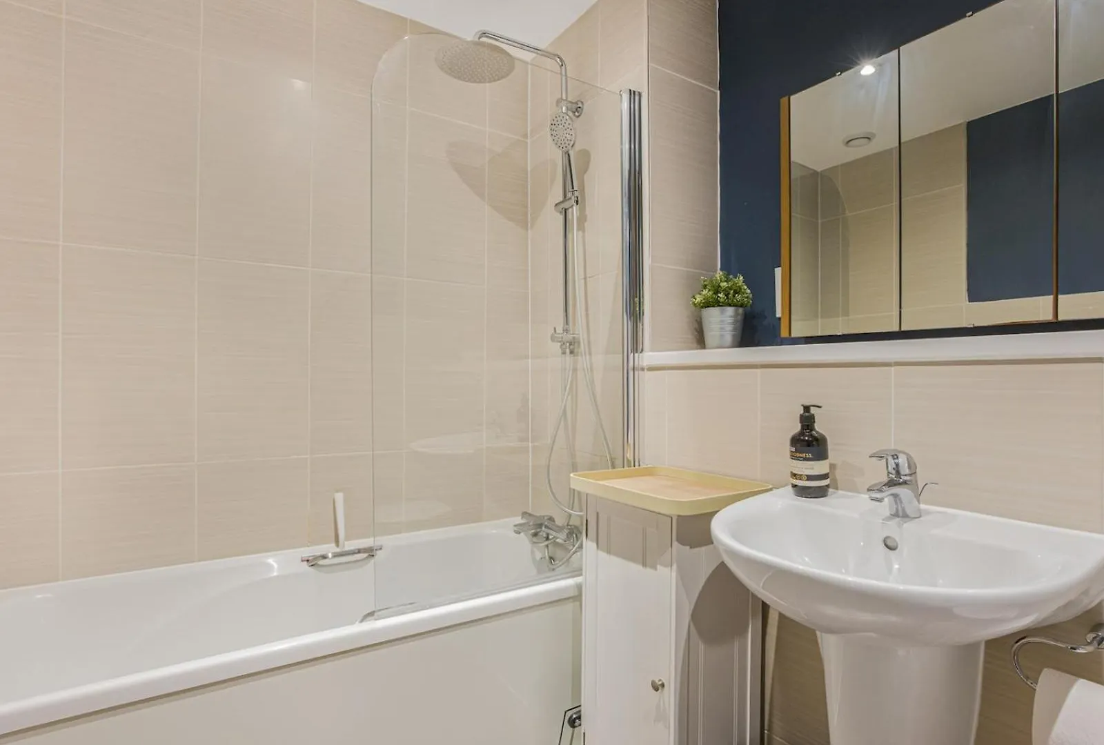 Stunning Apartment Free Parking Pass The Keys 브라이턴 0*,